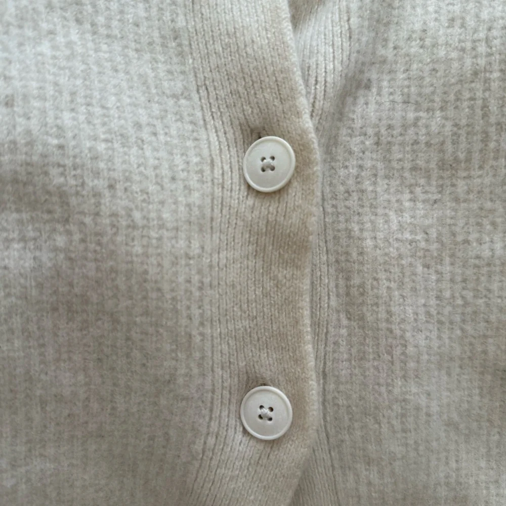 Uniqlo Cream Knit Cardigan Sweater with Buttons - Picture 4 of 5
